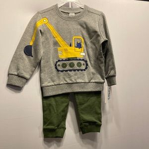 Boys 2 piece set. Sweat shirt & pants. Carter’s NWT sz. 24 mos.   Graphic top